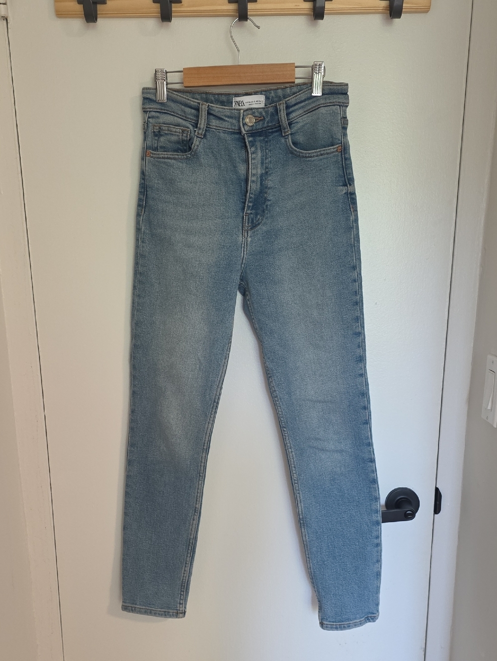 Zara Light Blue High-Rise Women’s Jeans